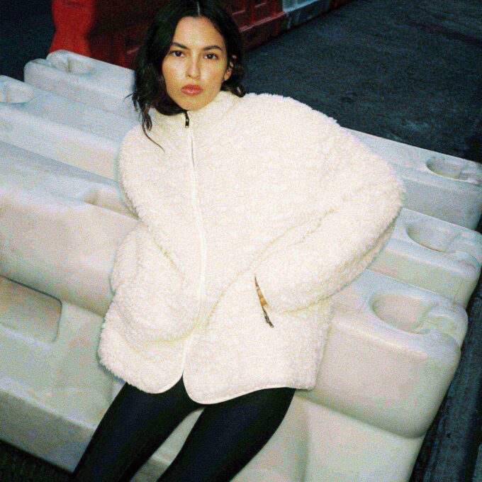Oversize-Jacke aus Kunstpelz mit Stehkragen Oversize-Jacke aus Kunstpelz mit Stehkragen