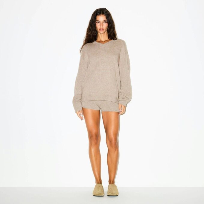 Oversize-Pullover aus Wolle und Kaschmir mit V-Ausschnitt Oversize-Pullover aus Wolle und Kaschmir mit V-Ausschnitt