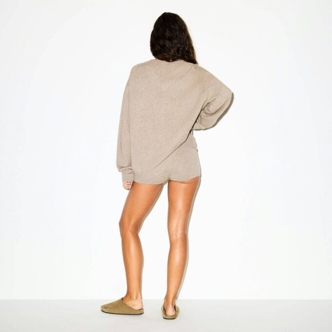 Oversize-Pullover aus Wolle und Kaschmir mit V-Ausschnitt Oversize-Pullover aus Wolle und Kaschmir mit V-Ausschnitt