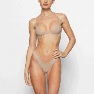 Plunge-BH, der jeder Figur passt