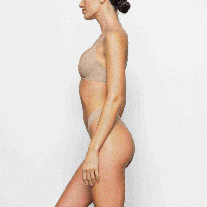 Plunge-BH, der jeder Figur passt Plunge-BH, der jeder Figur passt
