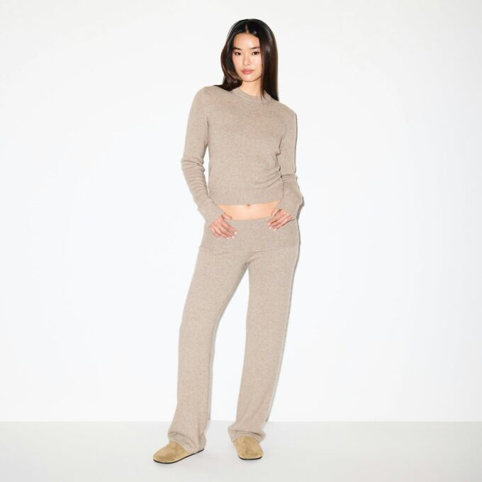 Pullover aus Wolle und Kaschmir mit Rundhalsausschnitt Pullover aus Wolle und Kaschmir mit Rundhalsausschnitt