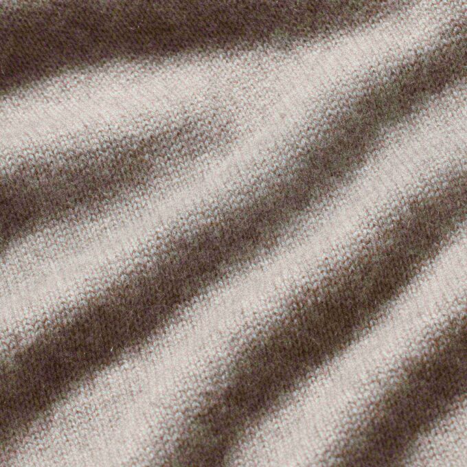Woll-Kaschmir-Pullover mit Reißverschluss und Stehkragen Woll-Kaschmir-Pullover mit Reißverschluss und Stehkragen