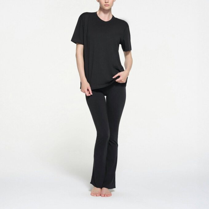 RELAXED TEES ÜBERGRÖSSTES LANGES T-SHIRT RELAXED TEES ÜBERGRÖSSTES LANGES T-SHIRT