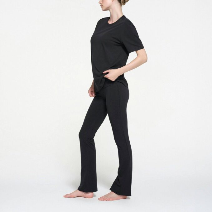 RELAXED TEES ÜBERGRÖSSTES LANGES T-SHIRT RELAXED TEES ÜBERGRÖSSTES LANGES T-SHIRT