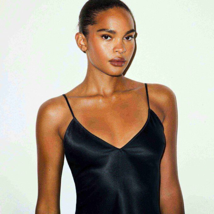 SCHWERES SATIN-CAMI-MINIKLEID SCHWERES SATIN-CAMI-MINIKLEID