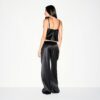 SCHWERES SATIN-HOSE MIT WEITEM BEIN