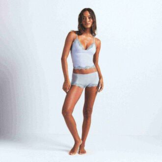 Set aus Spitzen-Dreieck-Top und Shorts – für jede Figur geeignet