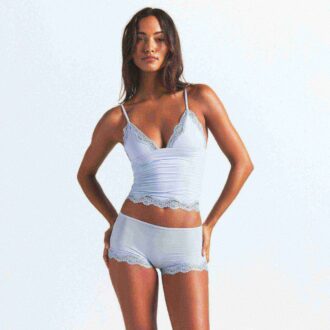 Set aus Spitzen-Dreieck-Top und Shorts – für jede Figur geeignet