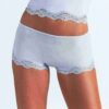 Set aus Spitzen-Dreieck-Top und Shorts – für jede Figur geeignet Set aus Spitzen-Dreieck-Top und Shorts – für jede Figur geeignet