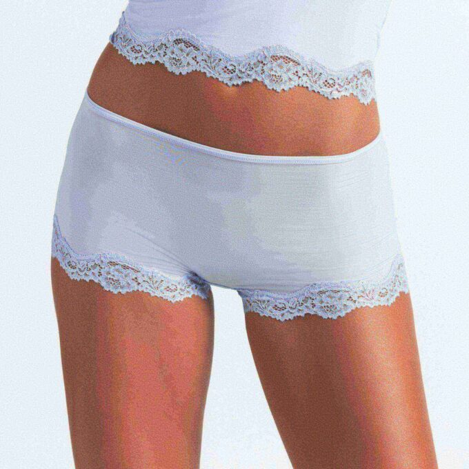 Set aus Spitzen-Dreieck-Top und Shorts – für jede Figur geeignet Set aus Spitzen-Dreieck-Top und Shorts – für jede Figur geeignet