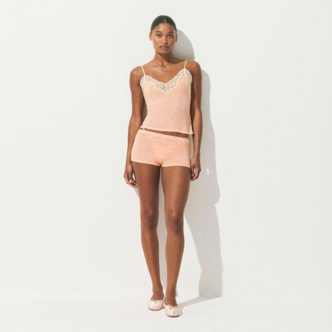 Set aus transparentem Rippspitzen-Top und Shorts Set aus transparentem Rippspitzen-Top und Shorts