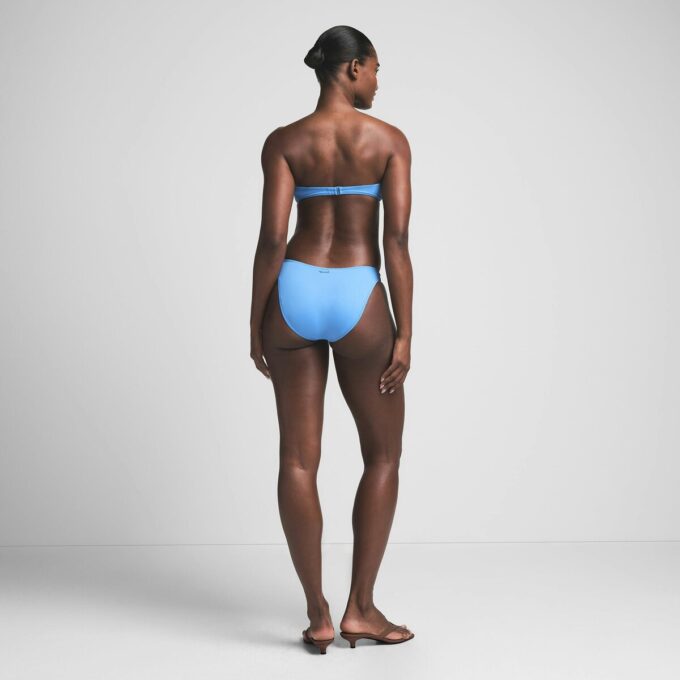 SIGNATURE SWIM TRÄGERLOSES BIKINI-TOP MIT BÜGELN SIGNATURE SWIM TRÄGERLOSES BIKINI-TOP MIT BÜGELN