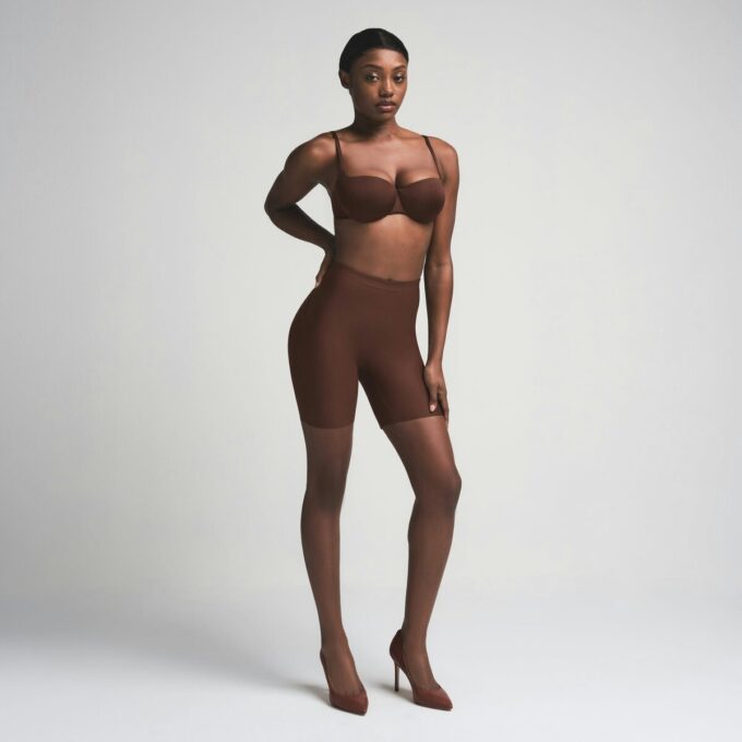 SKIMS BODY BACKENFORMENDE GEPOLSTERTE SHOTTE SKIMS BODY BACKENFORMENDE GEPOLSTERTE SHOTTE