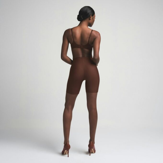 SKIMS BODY BACKENFORMENDE GEPOLSTERTE SHOTTE SKIMS BODY BACKENFORMENDE GEPOLSTERTE SHOTTE
