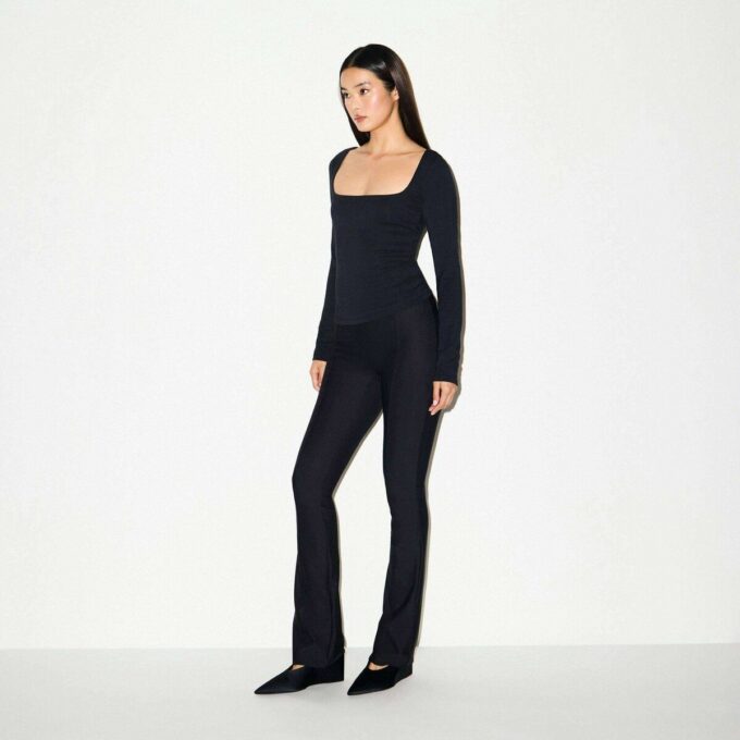 SKIMS BODY HOCHGESCHNITTENE AUSGESTELLTE HOSE