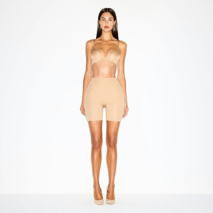SKIMS BODY POTT AND HIP ENHANCEING MID TOBGH SHORT