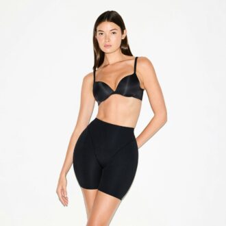 SKIMS BODY POTT AND HIP ENHANCEING MID TOBGH SHORT SKIMS BODY POTT AND HIP ENHANCEING MID TOBGH SHORT