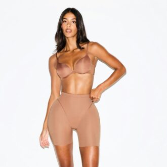 SKIMS BODY POTT AND HIP ENHANCEING MID TOBGH SHORT SKIMS BODY POTT AND HIP ENHANCEING MID TOBGH SHORT