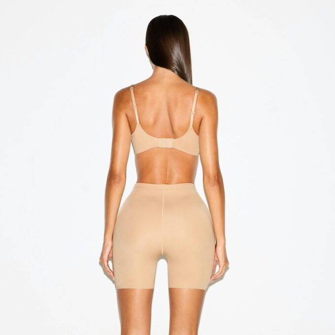 SKIMS BODY POTT AND HIP ENHANCEING MID TOBGH SHORT