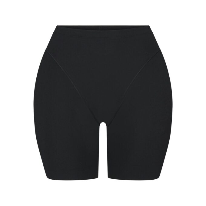 SKIMS BODY POTT AND HIP ENHANCEING MID TOBGH SHORT SKIMS BODY POTT AND HIP ENHANCEING MID TOBGH SHORT