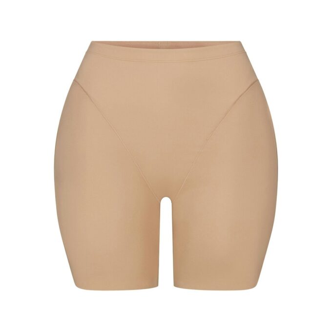 SKIMS BODY POTT AND HIP ENHANCEING MID TOBGH SHORT