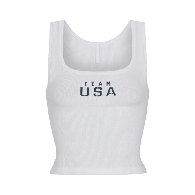 SKIMS FÜR TEAM USA BAUMWOLLRIPPEN-PARALYMPISCHES TANK SKIMS FÜR TEAM USA BAUMWOLLRIPPEN-PARALYMPISCHES TANK