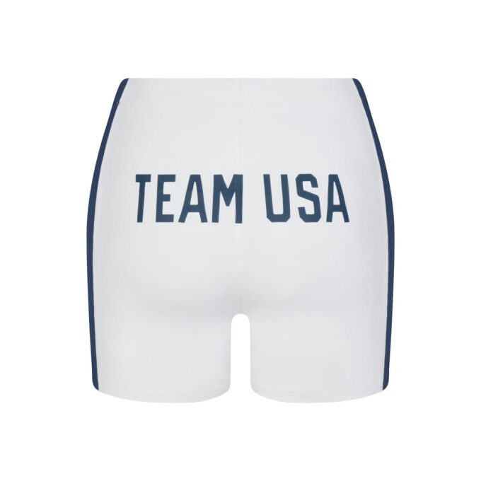 SKIMS FÜR TEAM USA SIGNATURE SWIM PARALYMPIC MITTELHOCHGESCHNITTENE SHOTTE SKIMS FÜR TEAM USA SIGNATURE SWIM PARALYMPIC MITTELHOCHGESCHNITTENE SHOTTE