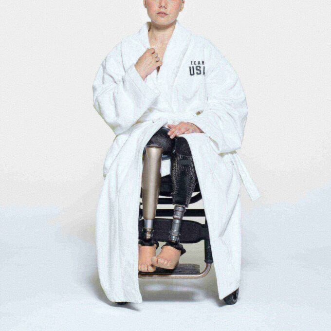 SKIMS FÜR TEAM USA TERRY PARALYMPIC UNISEX ROBE SKIMS FÜR TEAM USA TERRY PARALYMPIC UNISEX ROBE