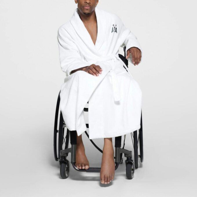 SKIMS FÜR TEAM USA TERRY PARALYMPIC UNISEX ROBE SKIMS FÜR TEAM USA TERRY PARALYMPIC UNISEX ROBE
