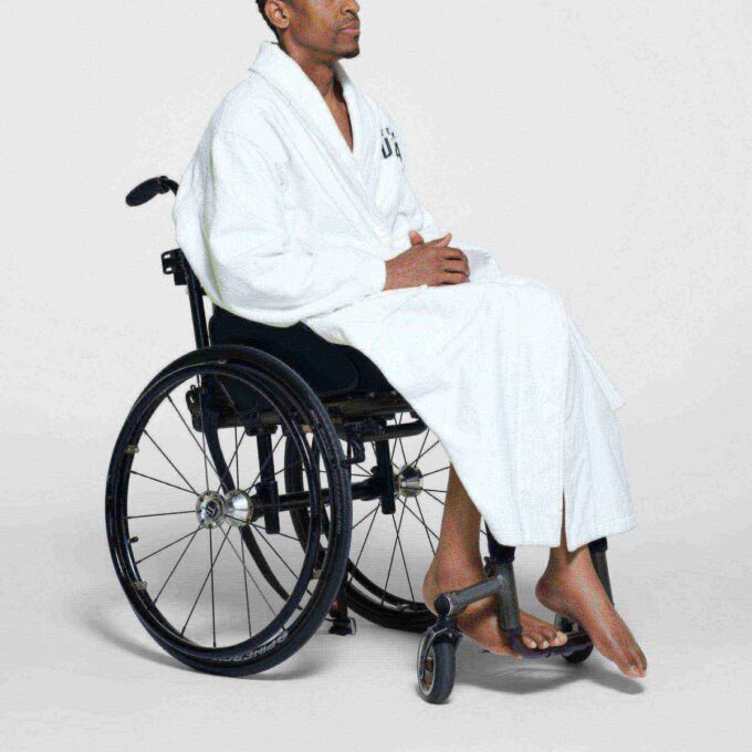 SKIMS FÜR TEAM USA TERRY PARALYMPIC UNISEX ROBE SKIMS FÜR TEAM USA TERRY PARALYMPIC UNISEX ROBE