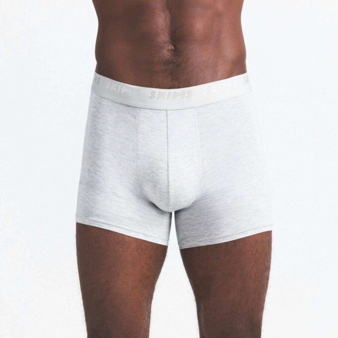 SKIMS STRETCH Herren 3″ Boxershorts, 3er-Pack SKIMS STRETCH Herren 3″ Boxershorts, 3er-Pack