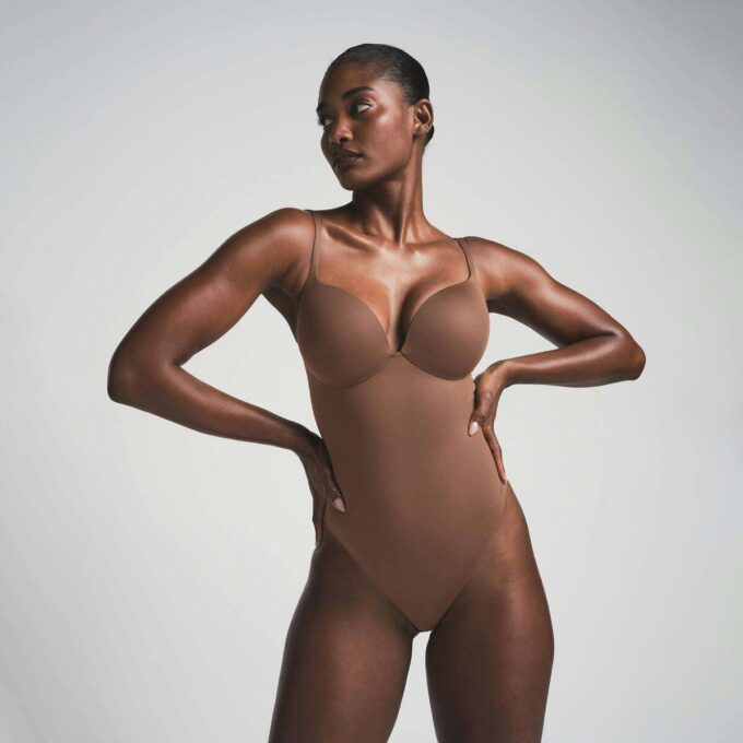 SKIMS ULTIMATE BODY PUSH-UP THONG BODYSUIT SKIMS ULTIMATE BODY PUSH-UP THONG BODYSUIT