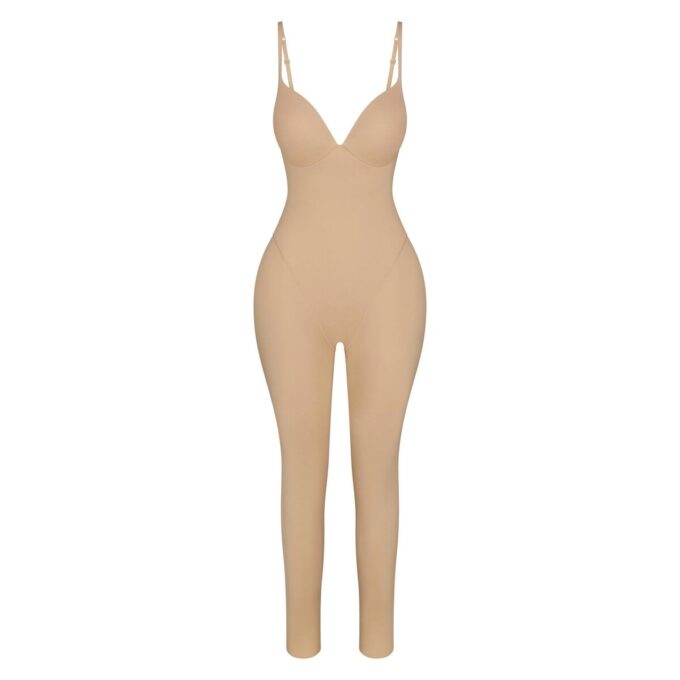 SKIMS ULTIMATIVER BODY-PO- UND HÜFTEN-VERBESSERUNGS-CATSUIT SKIMS ULTIMATIVER BODY-PO- UND HÜFTEN-VERBESSERUNGS-CATSUIT
