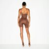 SKIMS ULTIMATIVER BODYSUIT FÜR PO UND HÜFTE MITTE DES OBERSCHENKELS SKIMS ULTIMATIVER BODYSUIT FÜR PO UND HÜFTE MITTE DES OBERSCHENKELS