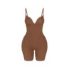 SKIMS ULTIMATIVER BODYSUIT FÜR PO UND HÜFTE MITTE DES OBERSCHENKELS SKIMS ULTIMATIVER BODYSUIT FÜR PO UND HÜFTE MITTE DES OBERSCHENKELS