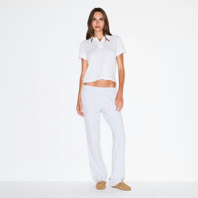 Slim-Fit-Hose aus Baumwollfleece mit niedrigem Bund Slim-Fit-Hose aus Baumwollfleece mit niedrigem Bund