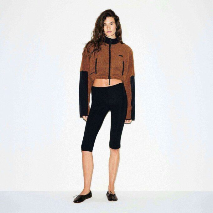 Teddy-Kurze Jacke mit Trichterkragen Teddy-Kurze Jacke mit Trichterkragen