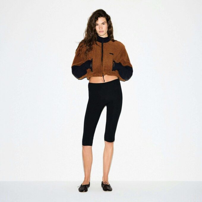 Teddy-Kurze Jacke mit Trichterkragen Teddy-Kurze Jacke mit Trichterkragen