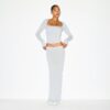 Top mit glatten Lagen und eckigem Ausschnitt Top mit glatten Lagen und eckigem Ausschnitt