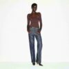 Top mit glatten Lagen und eckigem Ausschnitt Top mit glatten Lagen und eckigem Ausschnitt