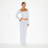Top mit glatten Lagen und eckigem Ausschnitt Top mit glatten Lagen und eckigem Ausschnitt