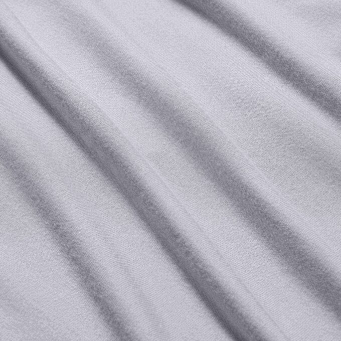Top mit glatten Lagen und eckigem Ausschnitt Top mit glatten Lagen und eckigem Ausschnitt