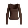 Top mit glatten Lagen und eckigem Ausschnitt Top mit glatten Lagen und eckigem Ausschnitt