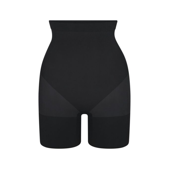 Transparente, nahtlose, hochtaillierte Shorts bis zur Mitte des Oberschenkels Transparente, nahtlose, hochtaillierte Shorts bis zur Mitte des Oberschenkels