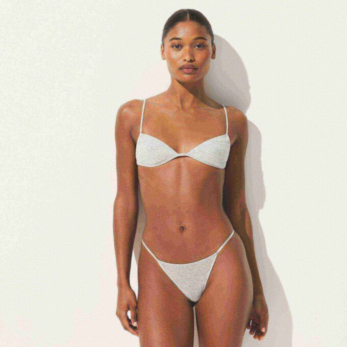 Transparenter, knapper Dreiecks-Bralette mit Rippen