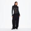 Transparenter Modal-Body mit langen Ärmeln und Rollkragen Transparenter Modal-Body mit langen Ärmeln und Rollkragen