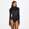 Transparenter Modal-Body mit langen Ärmeln und Rollkragen Transparenter Modal-Body mit langen Ärmeln und Rollkragen