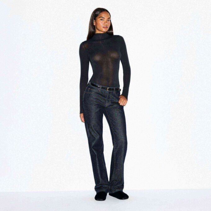 Transparenter Modal-Body mit langen Ärmeln und Rollkragen Transparenter Modal-Body mit langen Ärmeln und Rollkragen