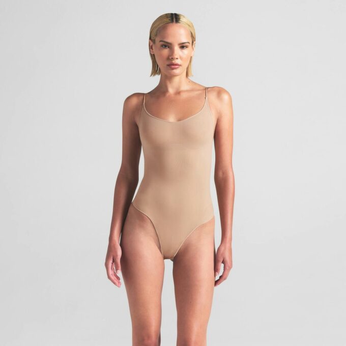 Transparenter, nahtloser String-Body Transparenter, nahtloser String-Body